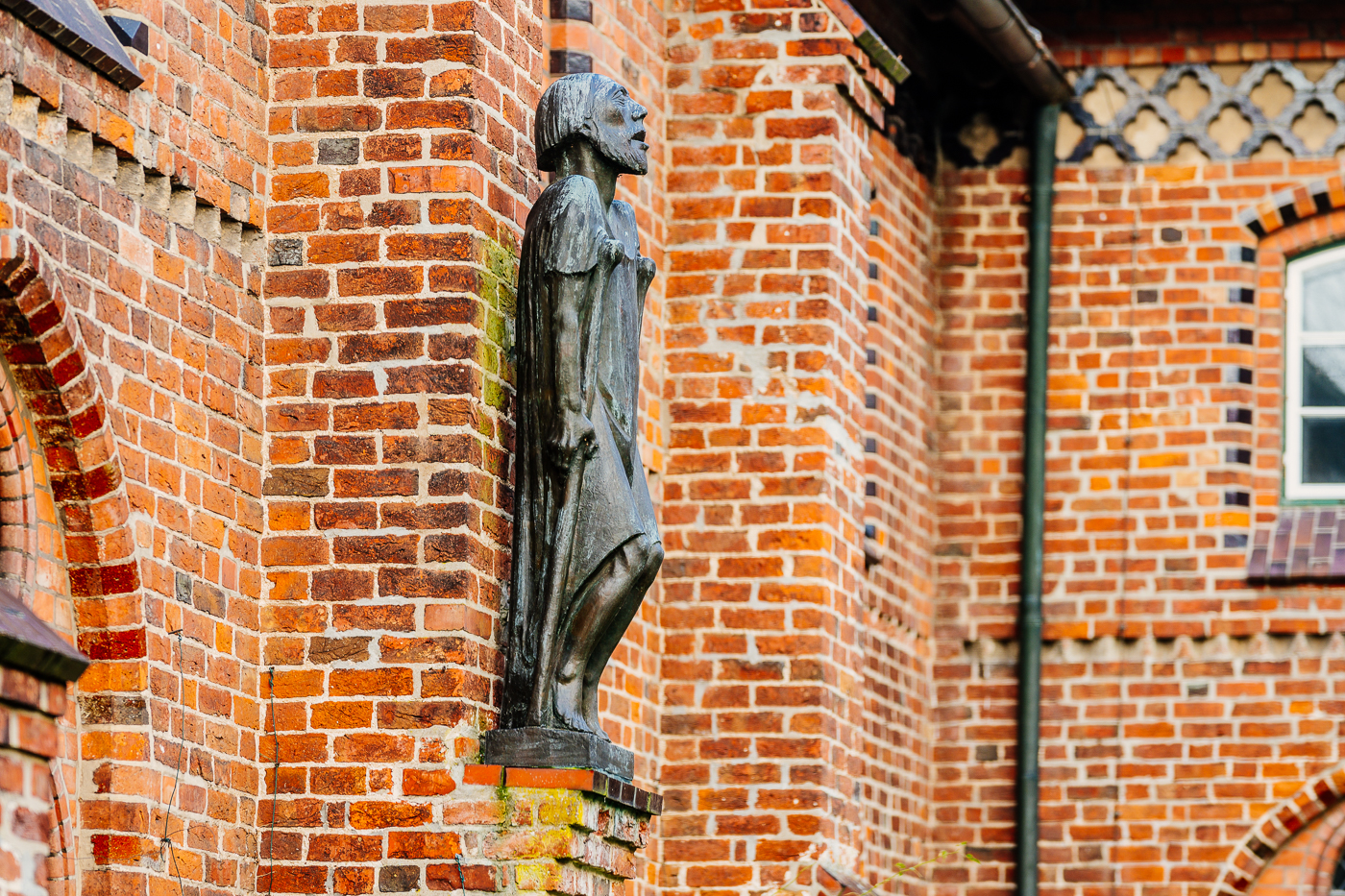 Bronzeplastik der Bettler von Ernst Barlach im Ratzeburger Dom Bronzeplastik der Bettler von Ernst Barlach im Ratzeburger Dom