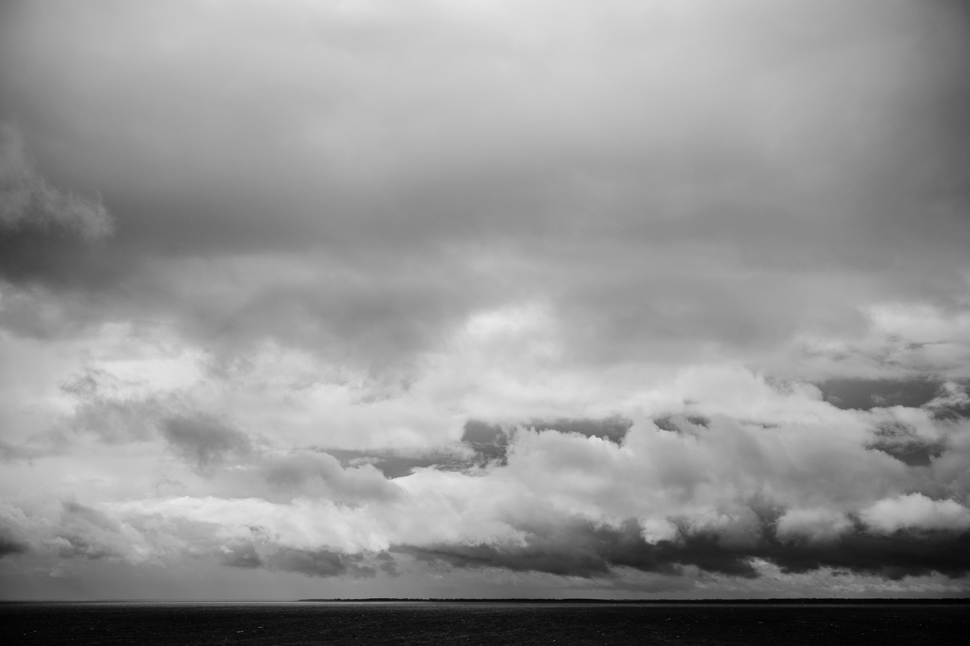 Wolken über dem Greifswalder Bodden, gesehen von den Zickerschen Bergen bei Groß Zicker.